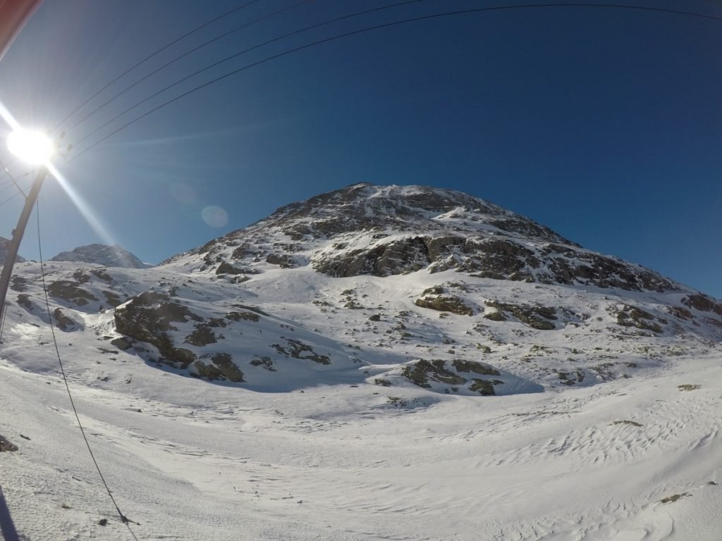 tour-di-un-giorno-sul-trenino-rosso-del-bernina-montagna
