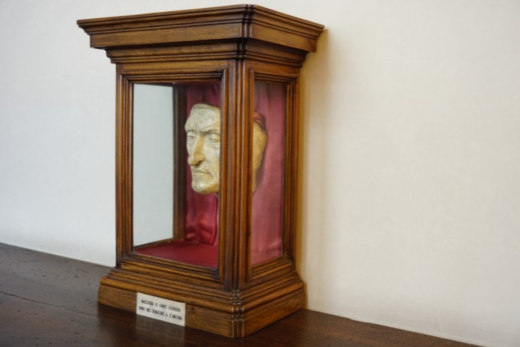 tour-di-firenze-dei-luoghi-del-libro-inferno-di-dan-brown-maschera-dante