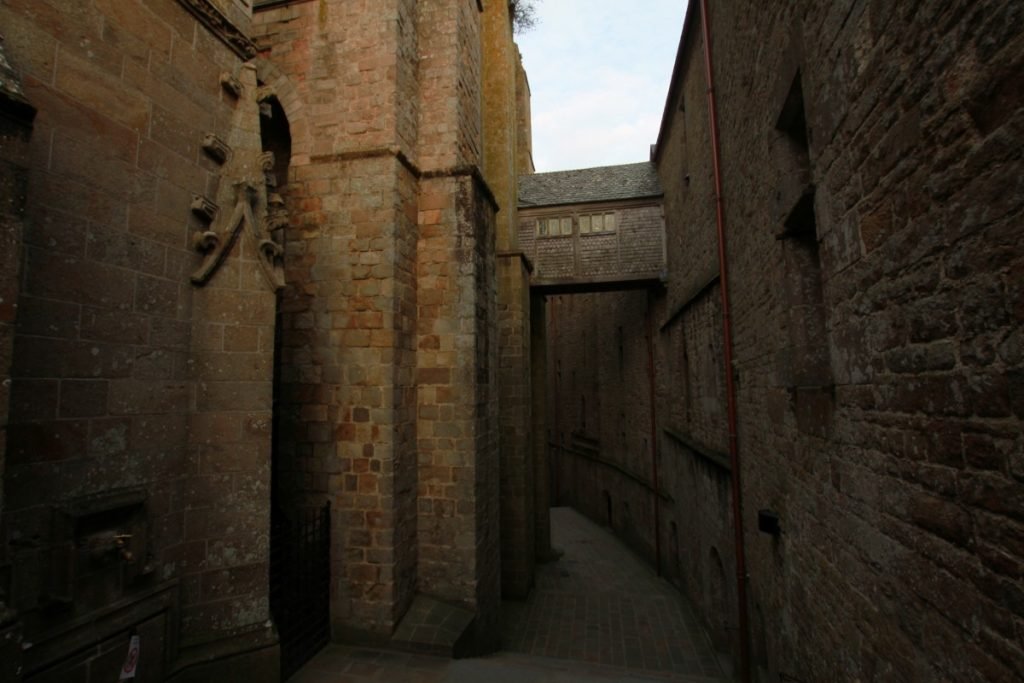 mont-saint-michel-abbazia-maree-normandia-strade