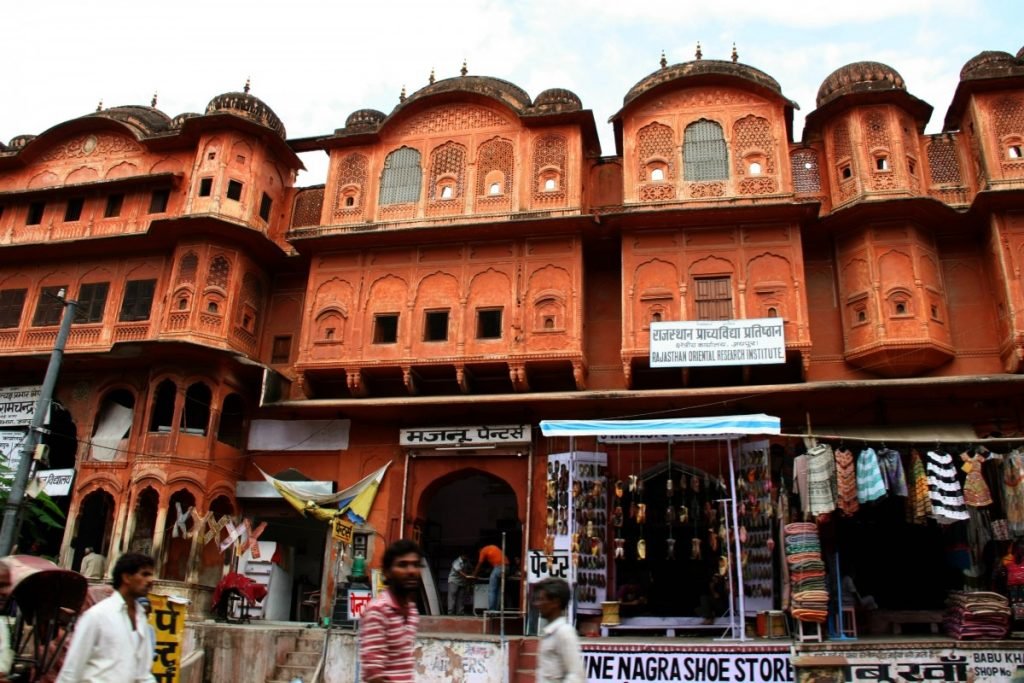 viaggio-in-india-del-nord-jaipur-market-door