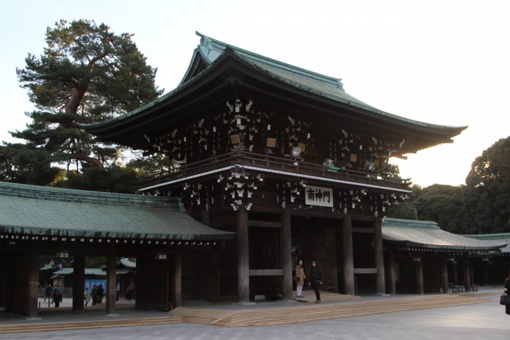 5-mete-per-un-capodanno-esotico-tokyo-meiji-temple-giappone