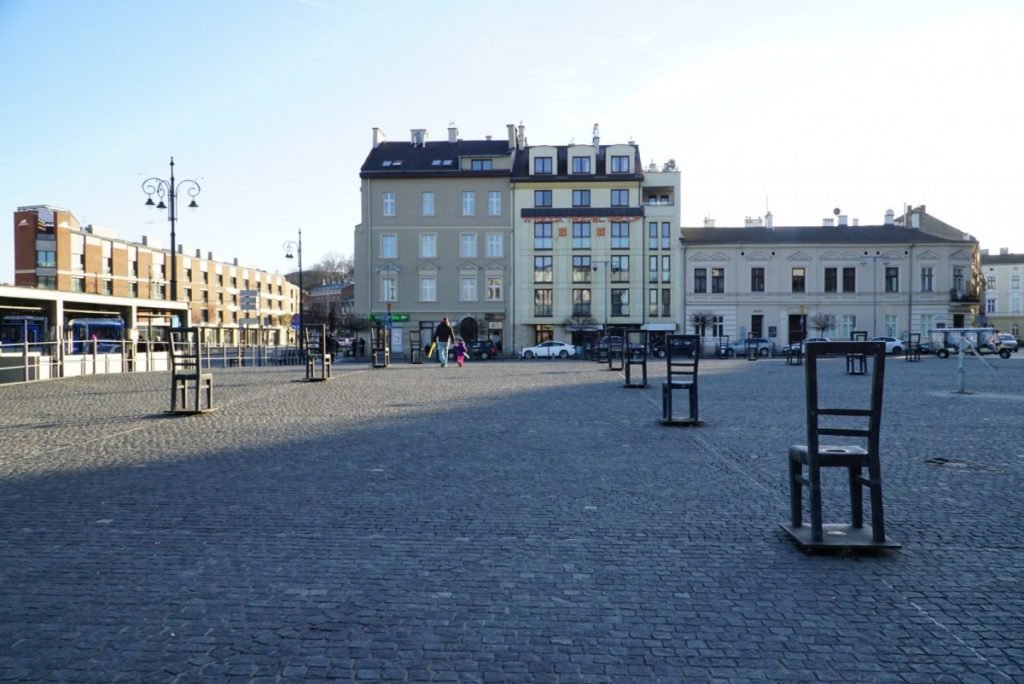 cosa-vedere-a-cracovia-in-2-giorni-piazza-eroi-del-ghetto