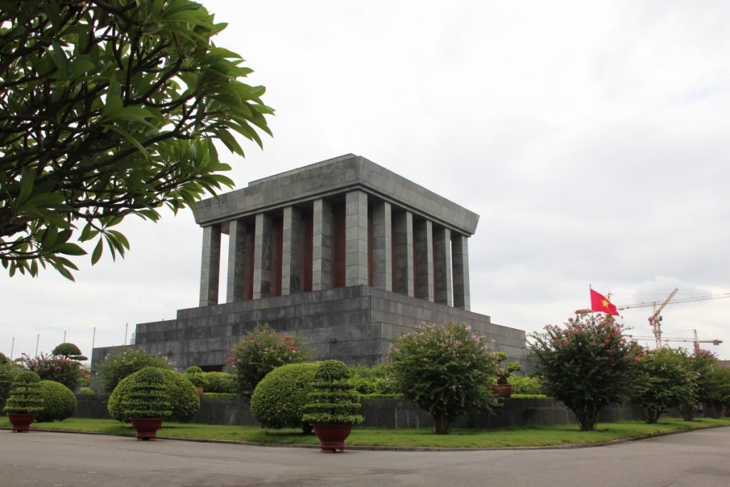 viaggio-vietnam-itinerario-15-giorni-hanoi-mausoleo