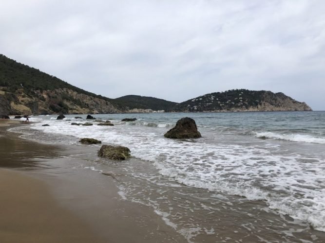 le-spiagge-piu-belle-di-ibiza-cala-de-agua-blanca