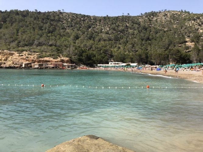 le-spiagge-piu-belle-di-ibiza-cala-de-benirras